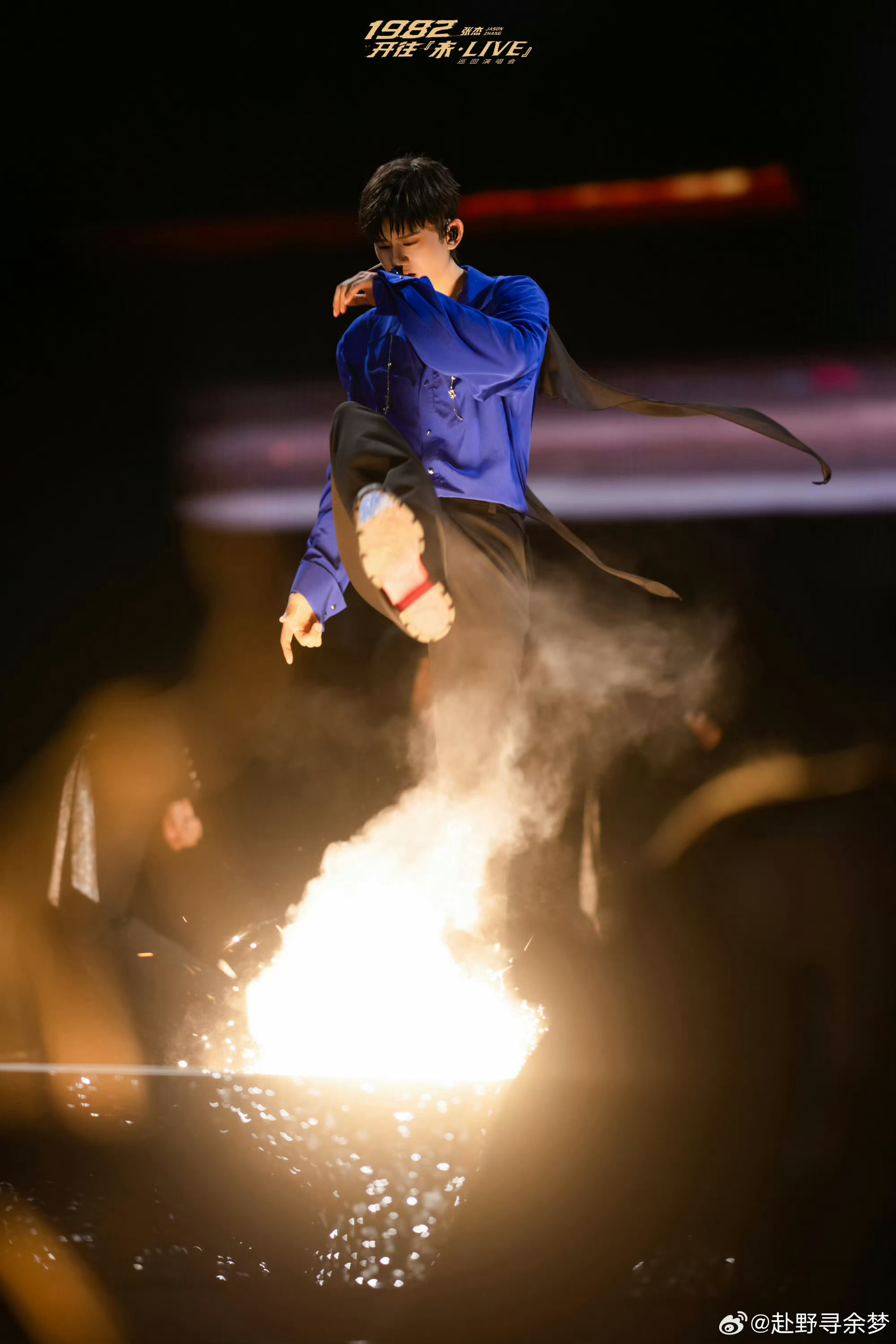 张杰演唱会真的VR视角VR视角原来这么近吗！完全是vip的待遇啊！这和真的在现场