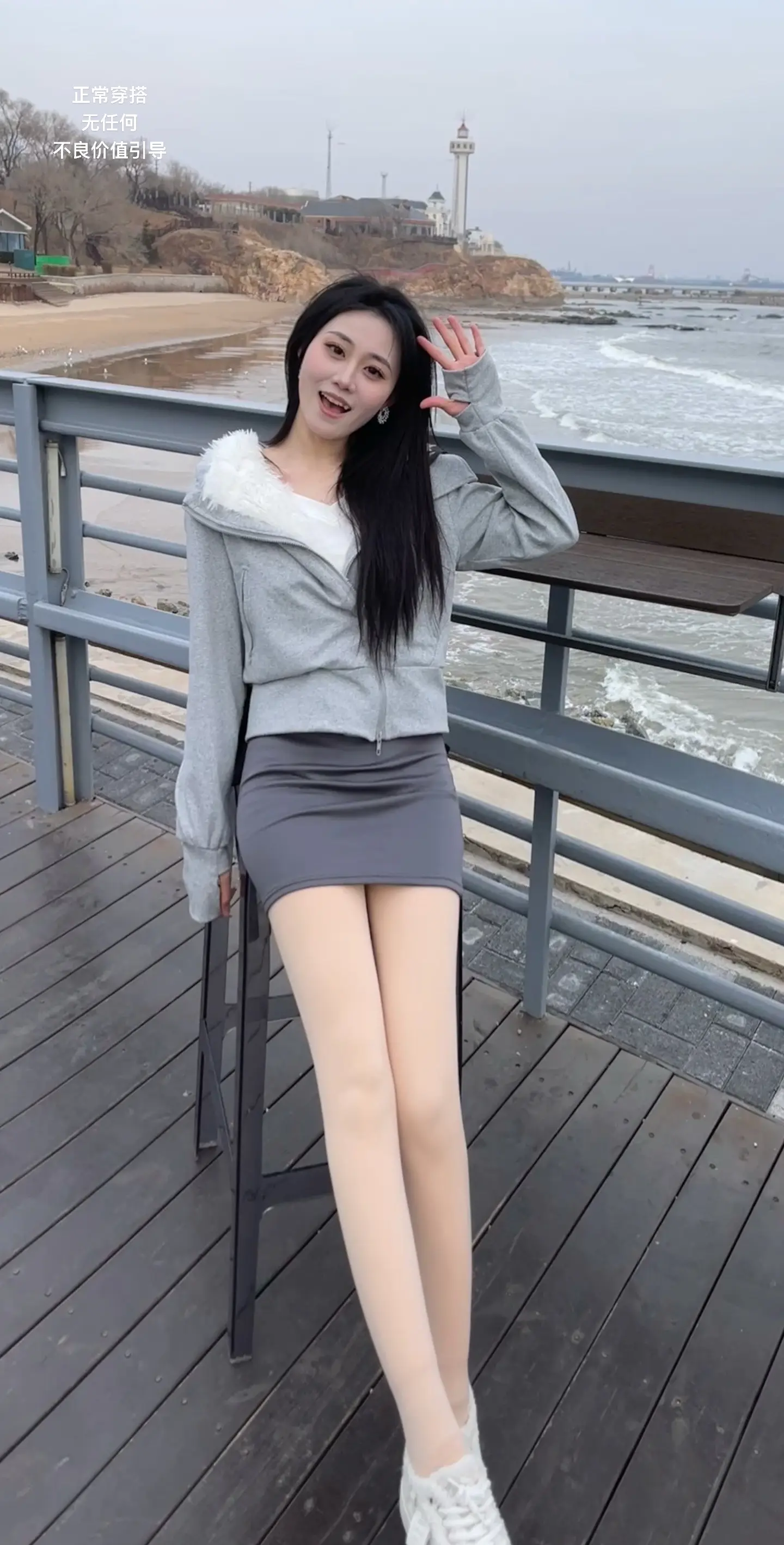 眼神里的撩拔 还是暖昧的触碰.