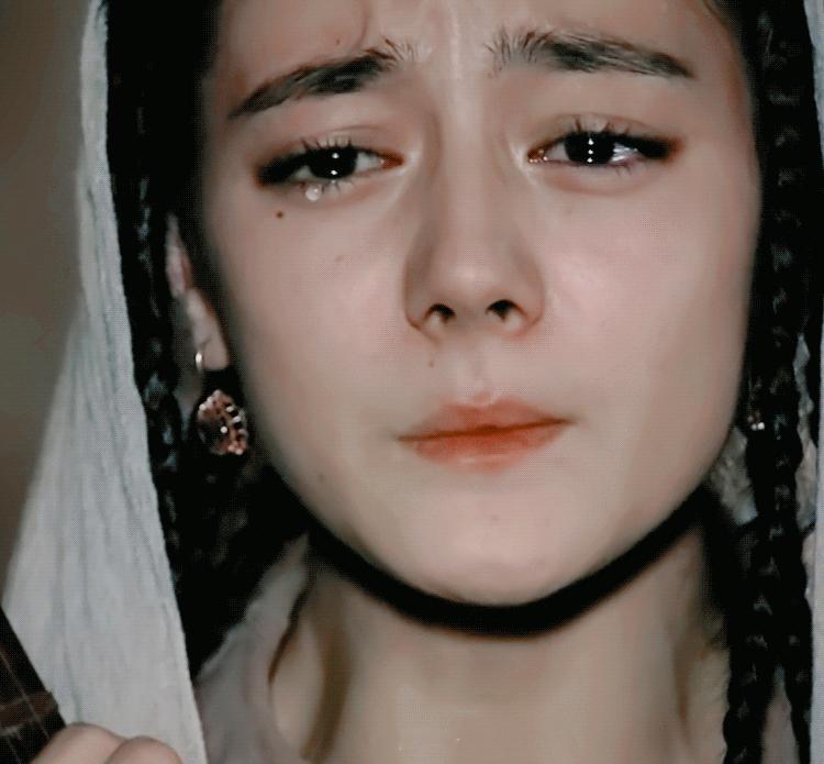 迪丽热巴阿娜尔罕未播花絮90花第一个上央视，巴巴荧屏处女作，那时候的演技就很厉害