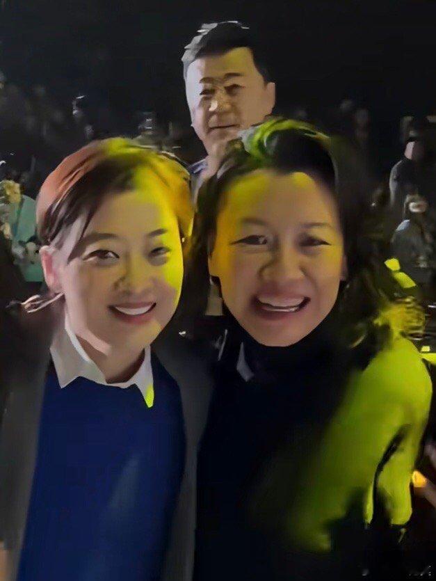 永远的经典《父母爱情》主演郭涛、梅婷、刘琳等主演再同台、同框。这么牛的电视剧，当