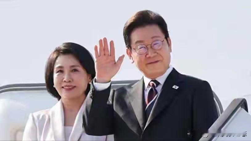 李在明携200多名企业巨头访华最后3天，中韩一切谈妥，高市却一败涂地，连美国背后