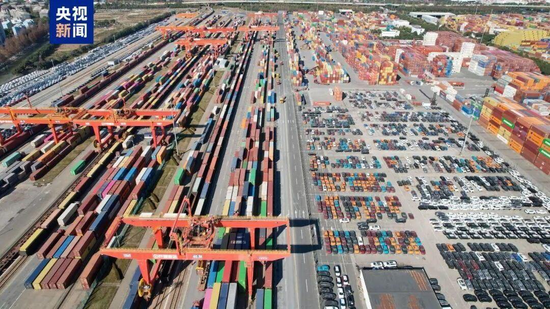 据中国铁路上海局集团有限公司26日消息，截至25日，长三角铁路今年已完成海铁联运