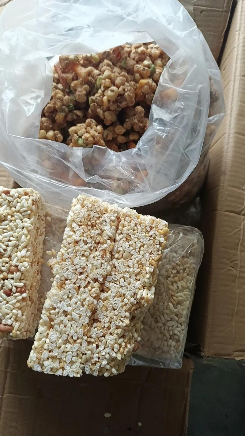 家乡特产才是年味的正确打开方式  每一口家乡特产，都是岁月沉淀的深情，是年味最醇