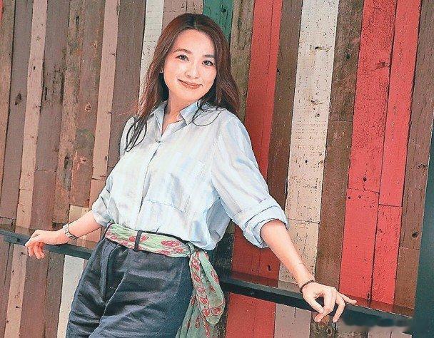 藝人蔡潔近年劇接劇，獲不少劇迷支持，她去年底曾於內地參與《玫瑰戰爭》的拜神儀式，