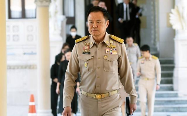 日本选举结束，泰国这边选举结果也基本上确定了，结果让人非常意外。

日本那边众议