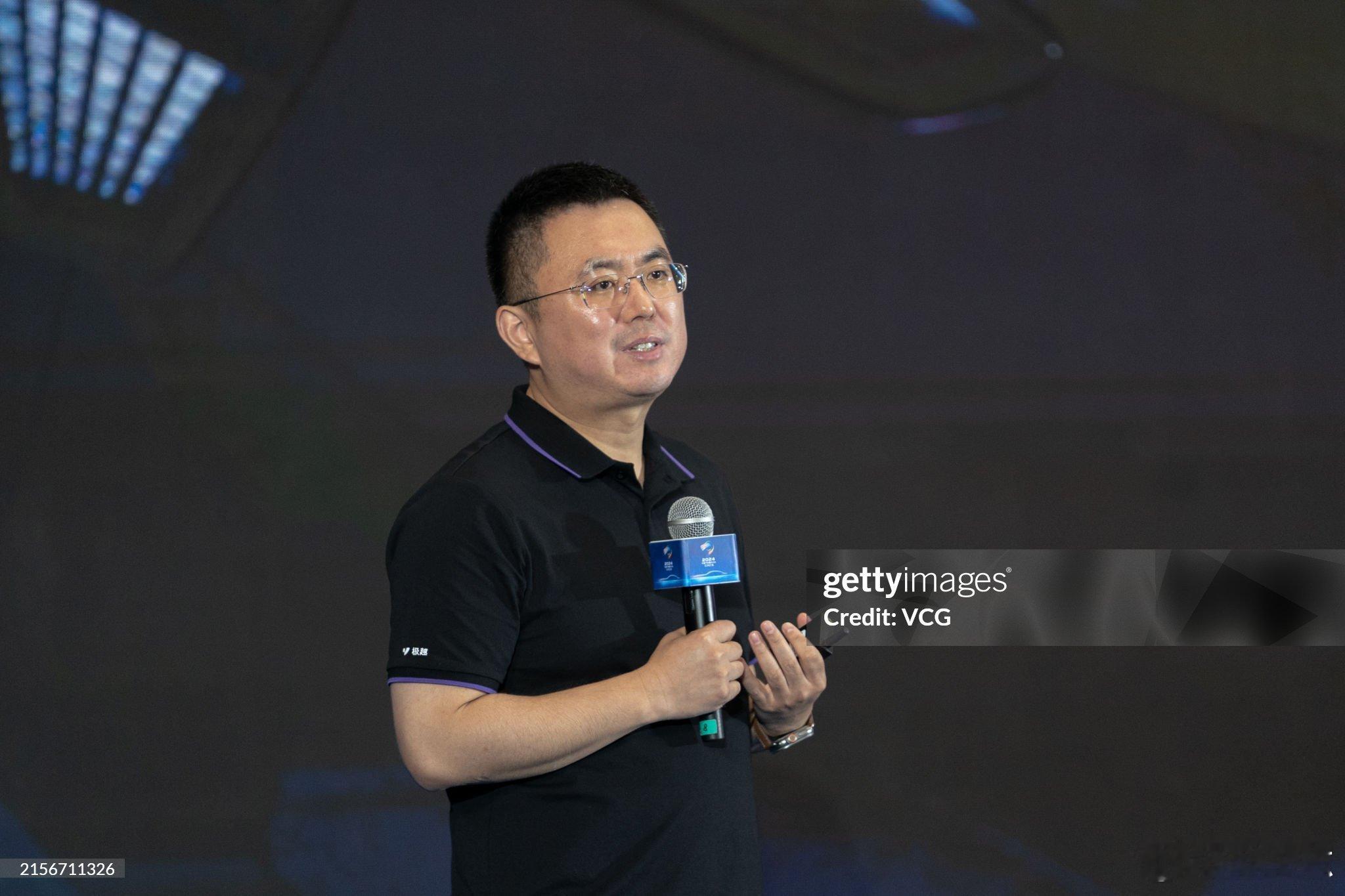 极越CEO发文道歉  极越车主为极越最后一次参赛应援  道歉也好，应援也好，都晚