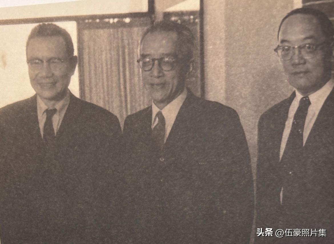 1958年12月17日这天，众多政界、学界师友门生纷至南港向胡适贺寿。左一陶希圣
