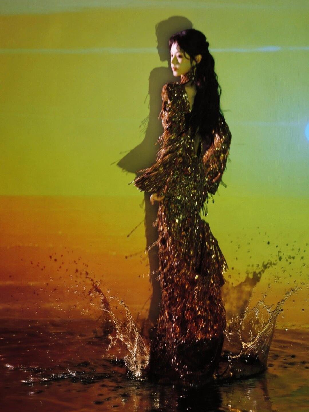 田曦薇星光大赏造型又封神了！！ 