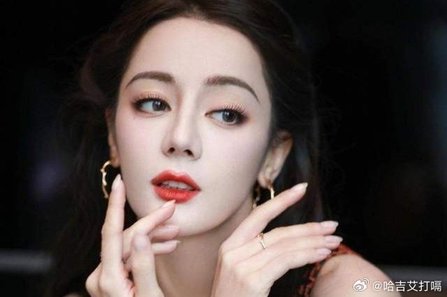 凤凰新闻【迪丽热巴报平安，陈浩民蒋丽莎惊险逃生，托底的不是咖位是国籍】迪丽热巴报