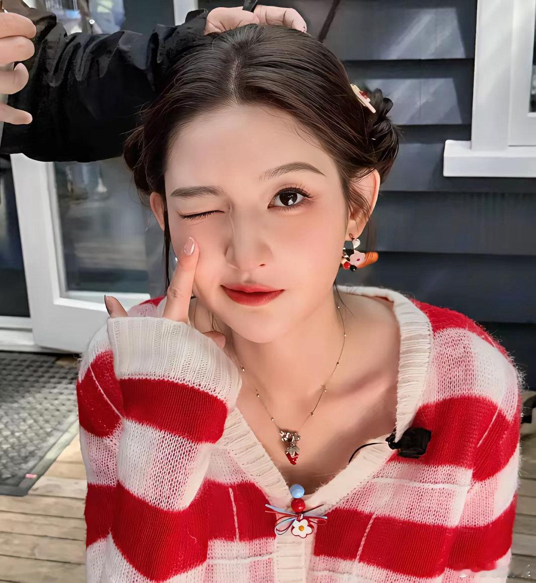 好奇查了下王玉雯的出身，不查不知道，一查吓一跳。王玉雯根本不是什么资源咖，就是个