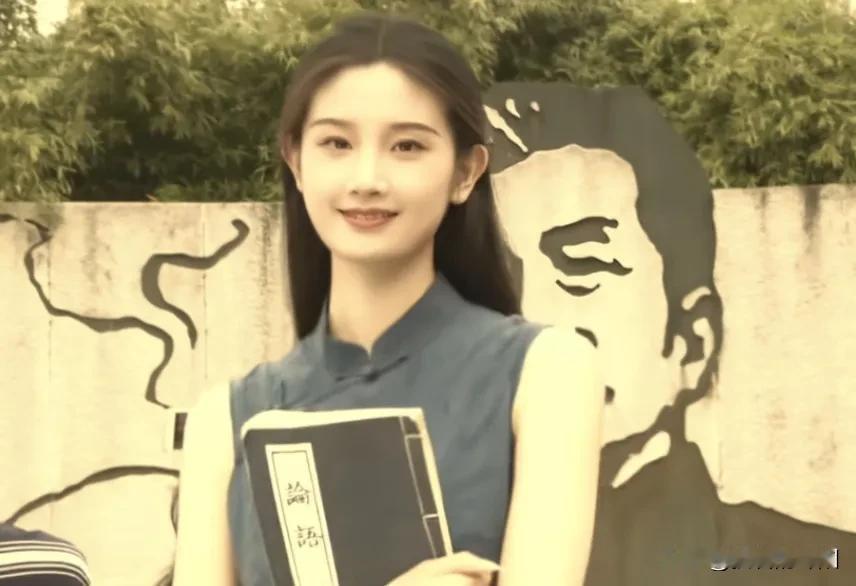 校园时光总是充满着青春的活力与无限可能。那手持书本的少女，宛如一道亮丽的风景线。
