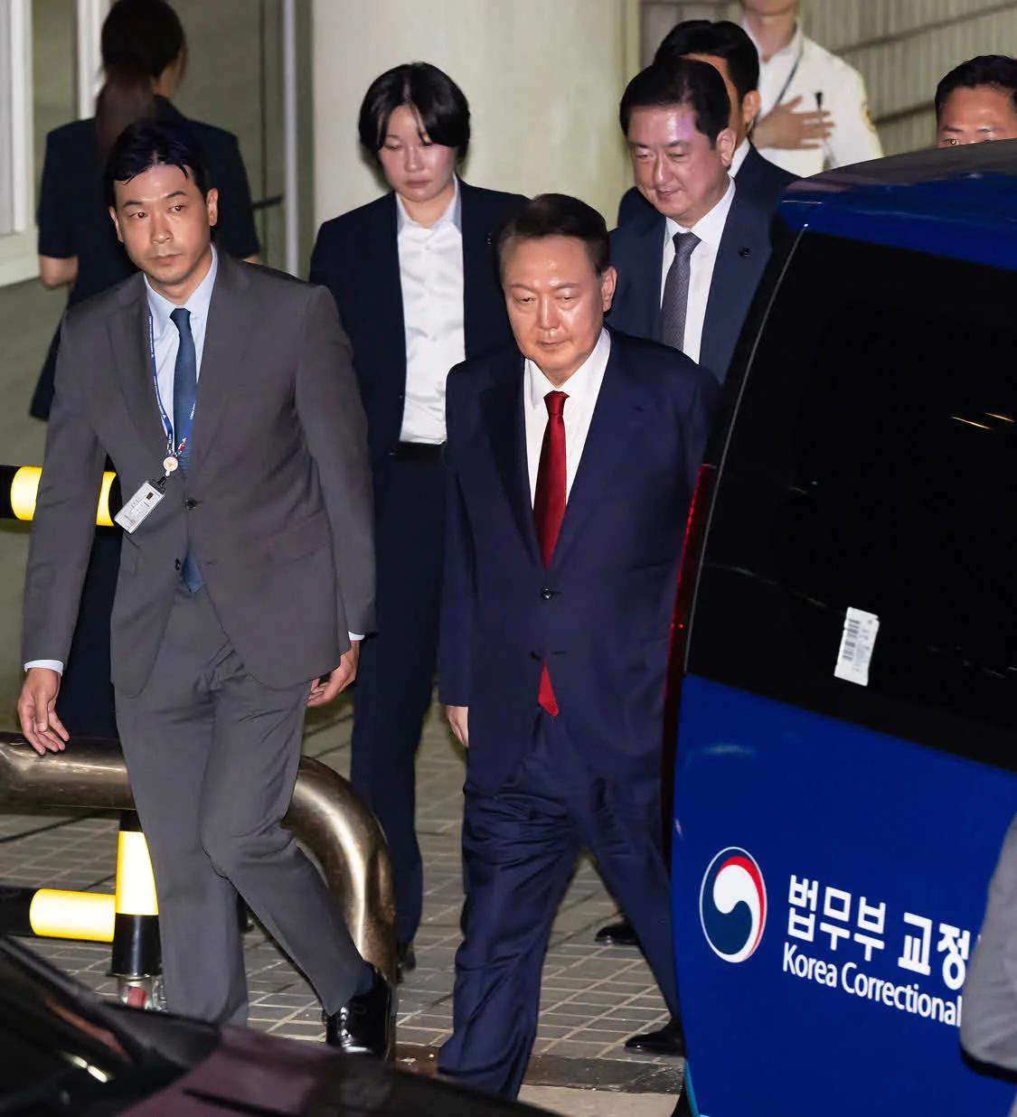 【尹锡悦被判无期徒刑：从总统到囚徒，韩国政坛这场戏还没完】“据韩联社2月20日报