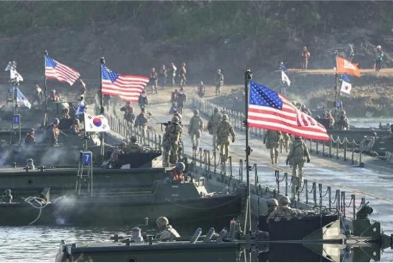 韩国一个军事专家曾说，现在这个世界上，没有任何一个国家敢动，一个都没有， 美国 