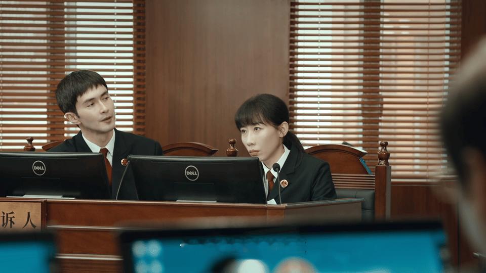 高伟光新剧庭审这段看哭了 高伟光的庭审戏太绝！在《无尽的尽头》里有理有据驳斥辩护
