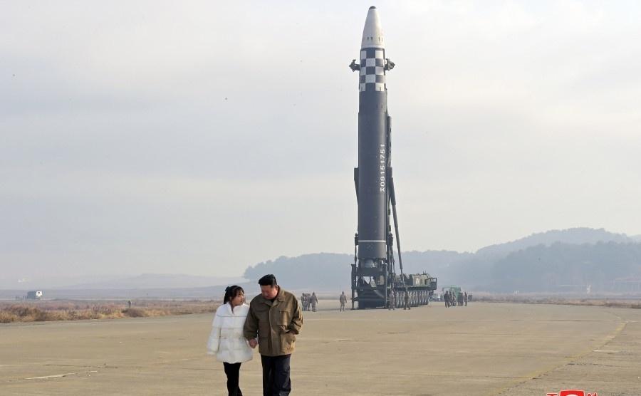 韩国防长称，韩国推进建造核动力潜艇是“自主国防的壮举”，将使金正恩寝食难安。 ​