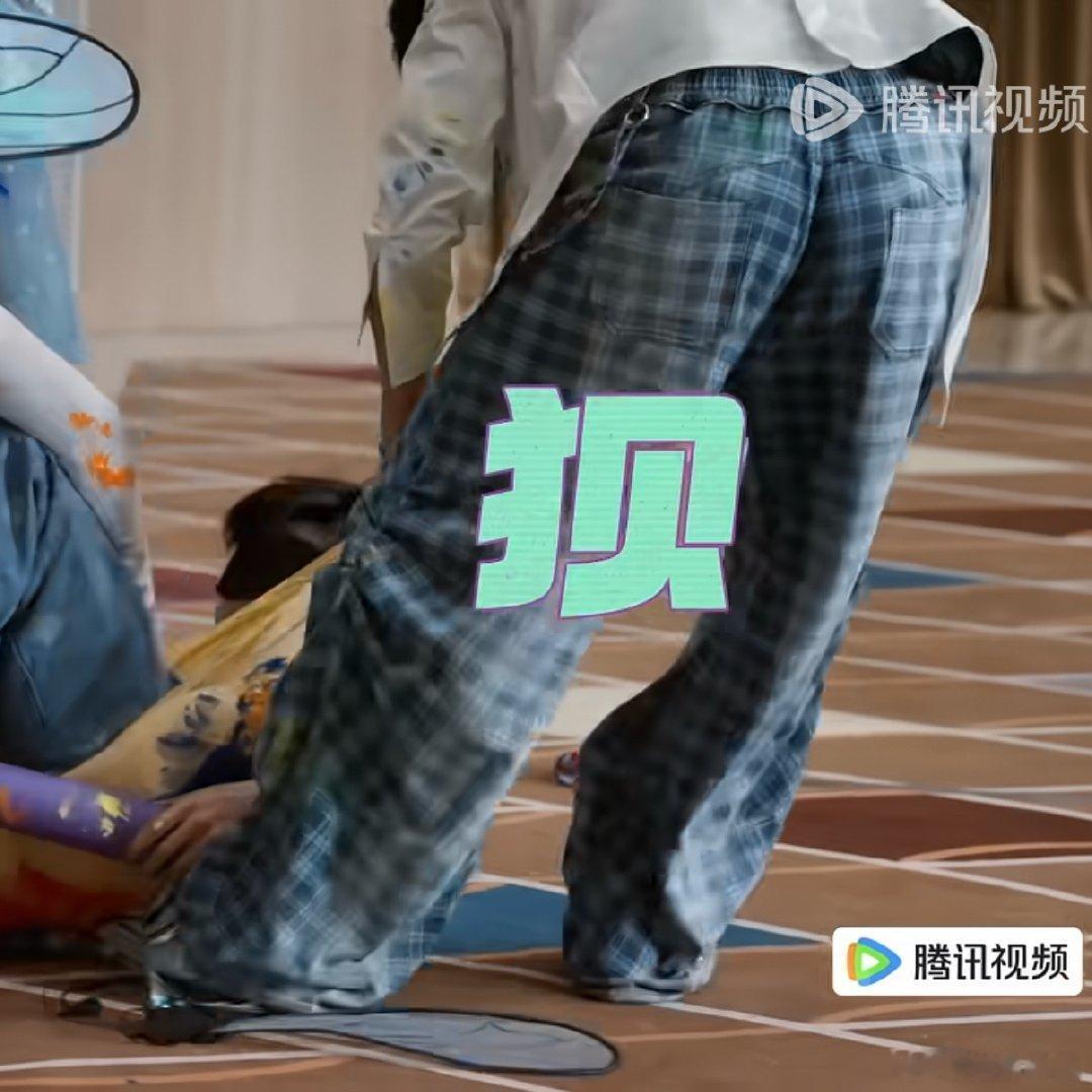 两只手就能把张泽禹整个人从格子里拖出来就很… 