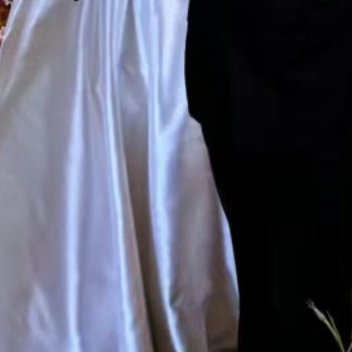 奚梦瑶晚晚婚礼审美看来有钱人的婚礼都走艺术路线啊🤣 要是我结婚估计就搞个烧烤摊
