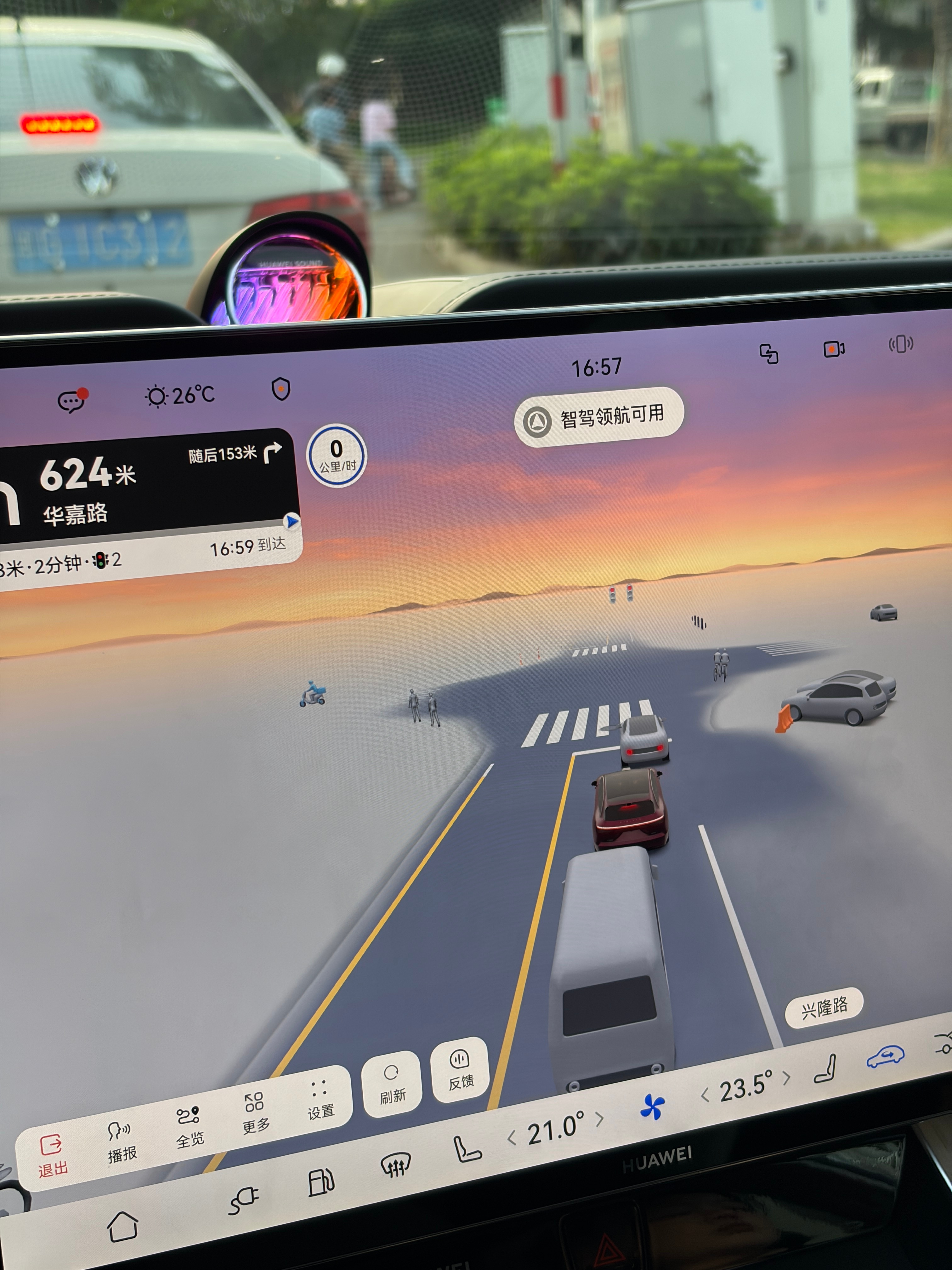 今天晚霞很奈斯，在享界 S9T 里同样拍到了很美的晚霞。呼应上了 ​​​