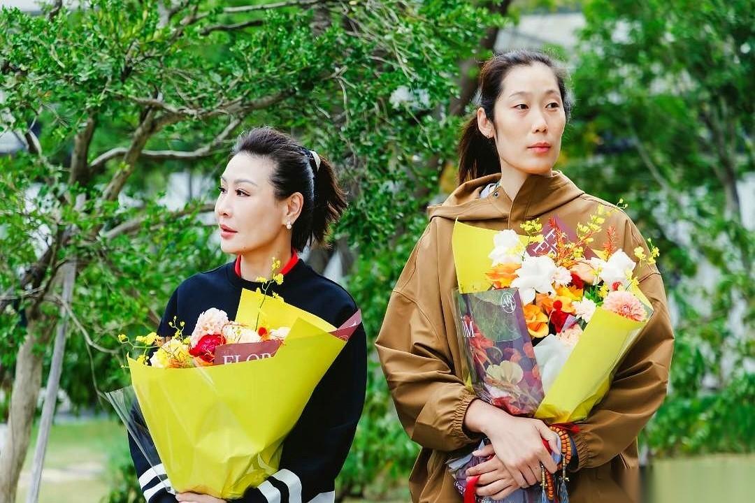 凌晨5点刚下飞机，连衣服都没换，直接就奔下一个活动现场了。
我真的会心疼。
这是