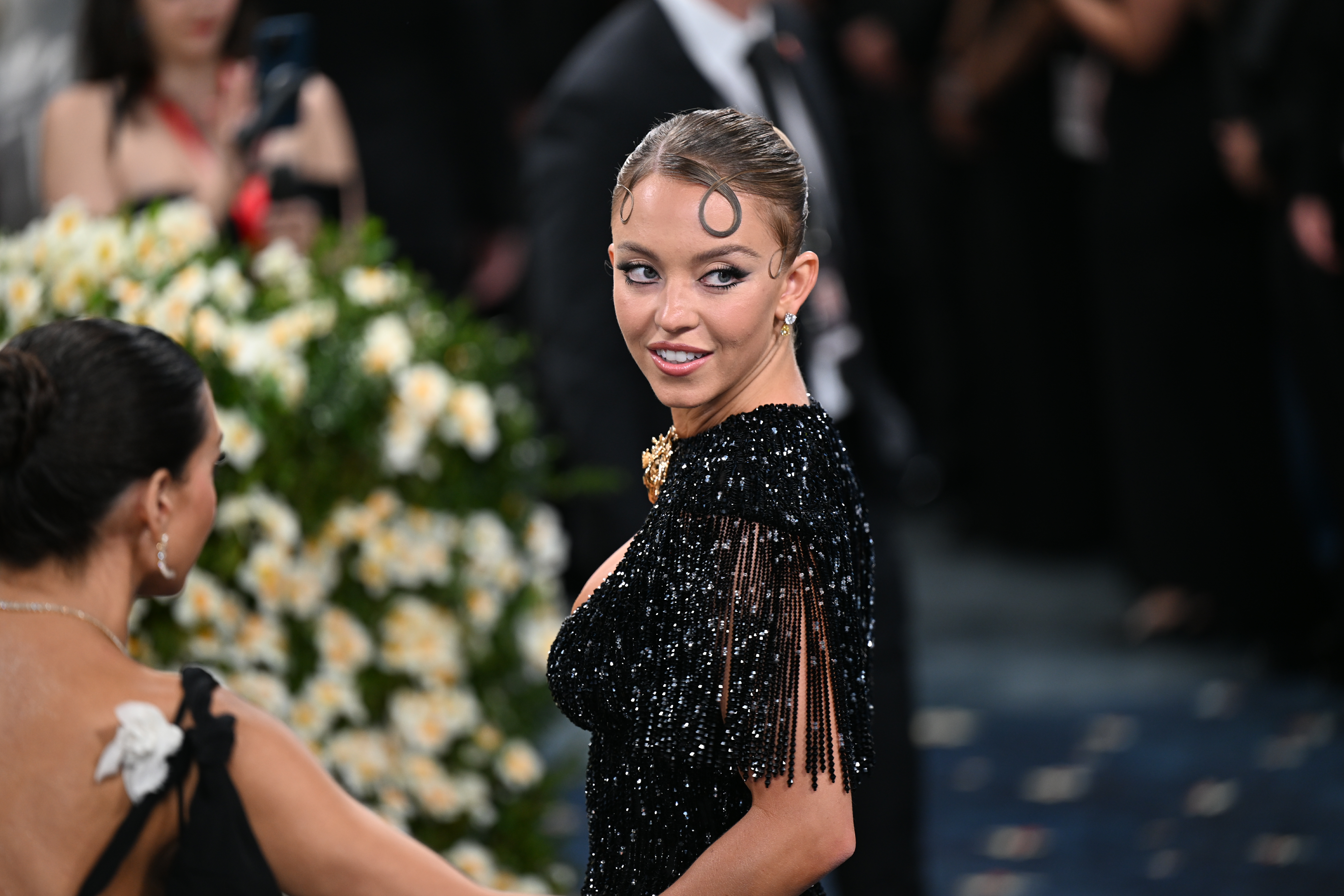 悉尼妹Sydney Sweeney性感亮相MetGalaMetGala红毯美图大