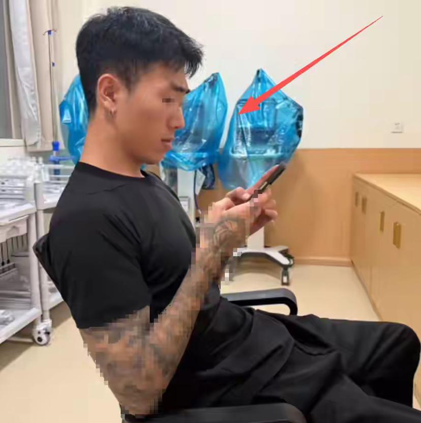 女护士让男友配药写报告还网络炫耀！已经很多次混进医院，卫健委严肃处理，看面相就不