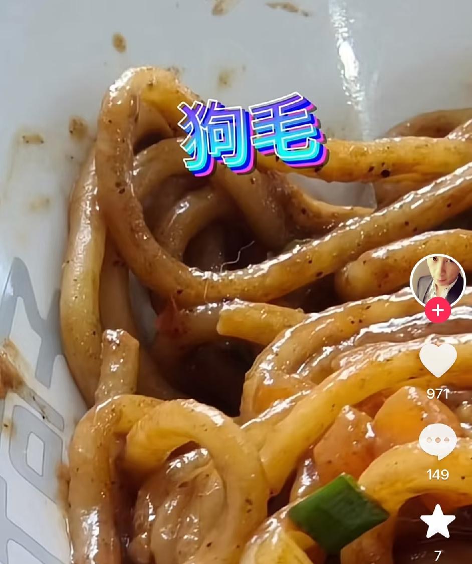 大快人心，带狗入餐馆，导致狗毛飞入其他顾客餐盘，开始调查了。
可以预见，这家店要
