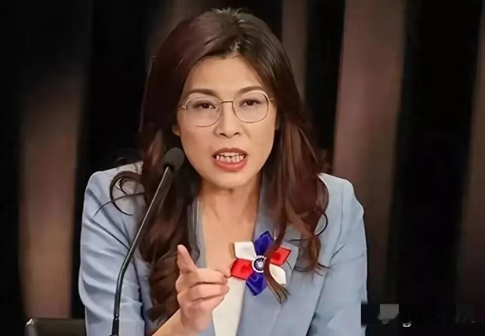 说到底，郑丽文跟洪秀柱压根就不是一路人。
现在岛内把当选国民党主席不久的郑丽文比