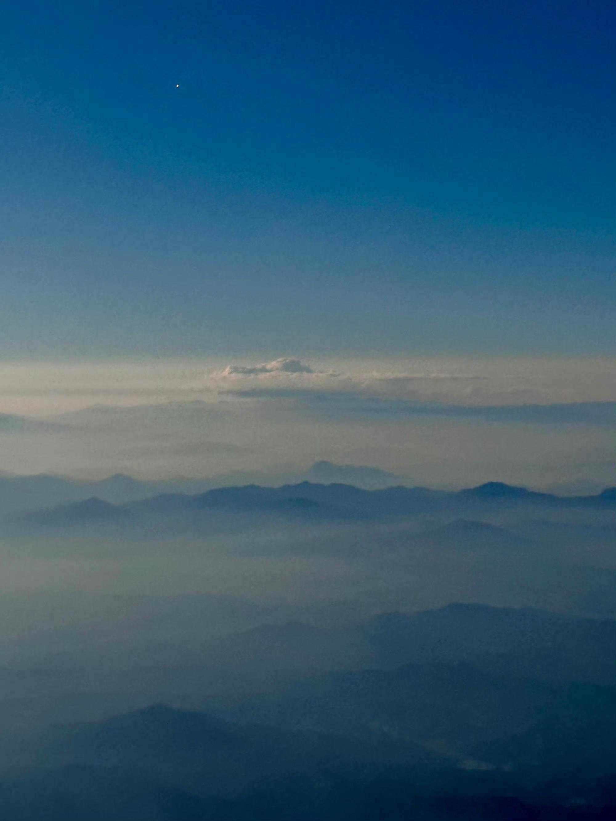 要有一颗善良的心、宽广的心、美好的心，感恩的心，这样才能去帮助有困难的人。我们日
