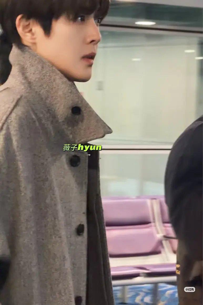 感觉金贤重变样了，他以前不长这样 