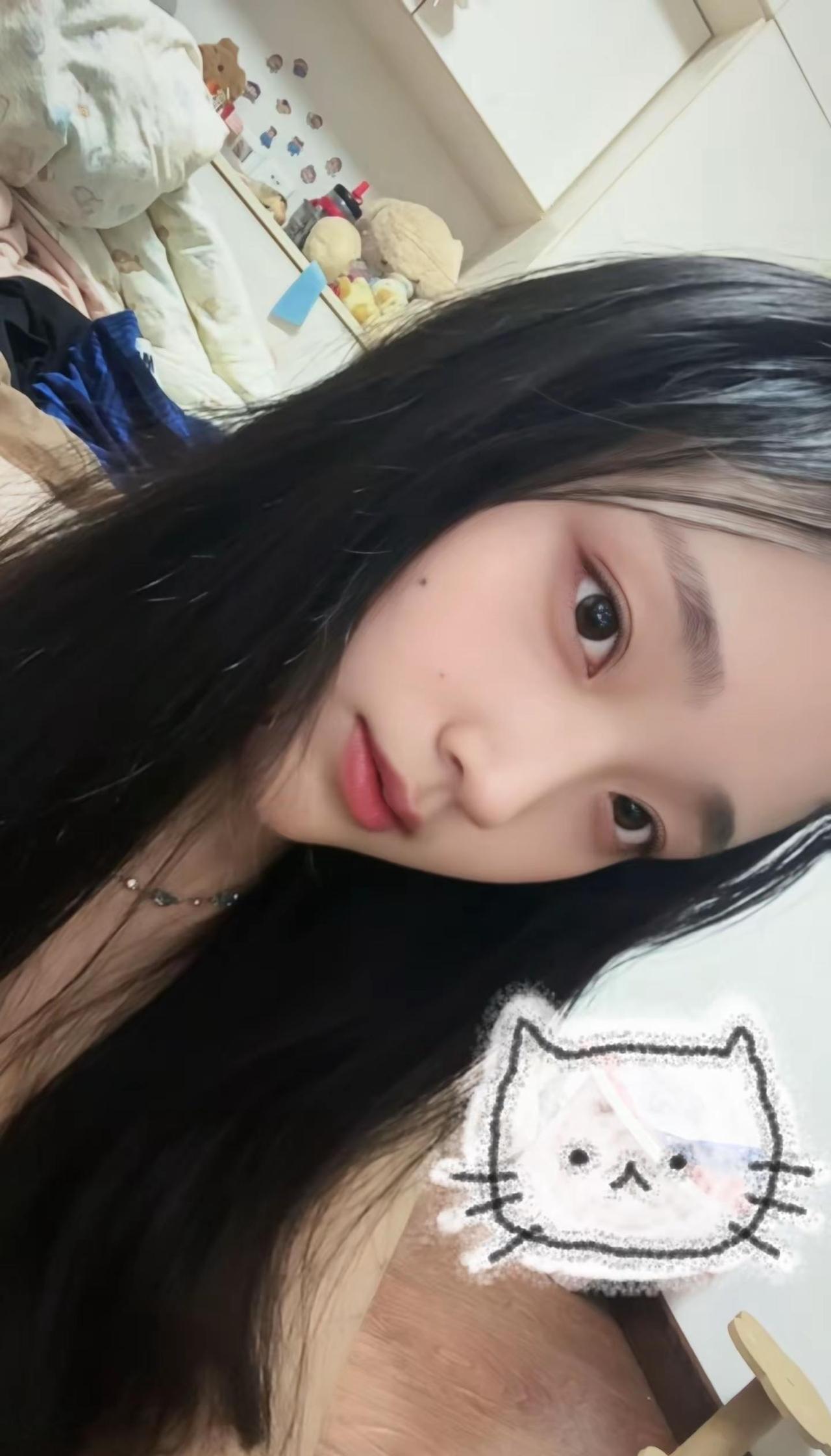 TODAY AND YESTERDAY女大穿搭日常 ootd自拍 电梯镜拍 女大