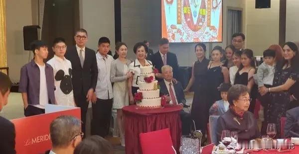 连战钻石婚家族大合照“二媳妇消失了” ！路永佳缺席真相曝光

连战夫妇24日在台