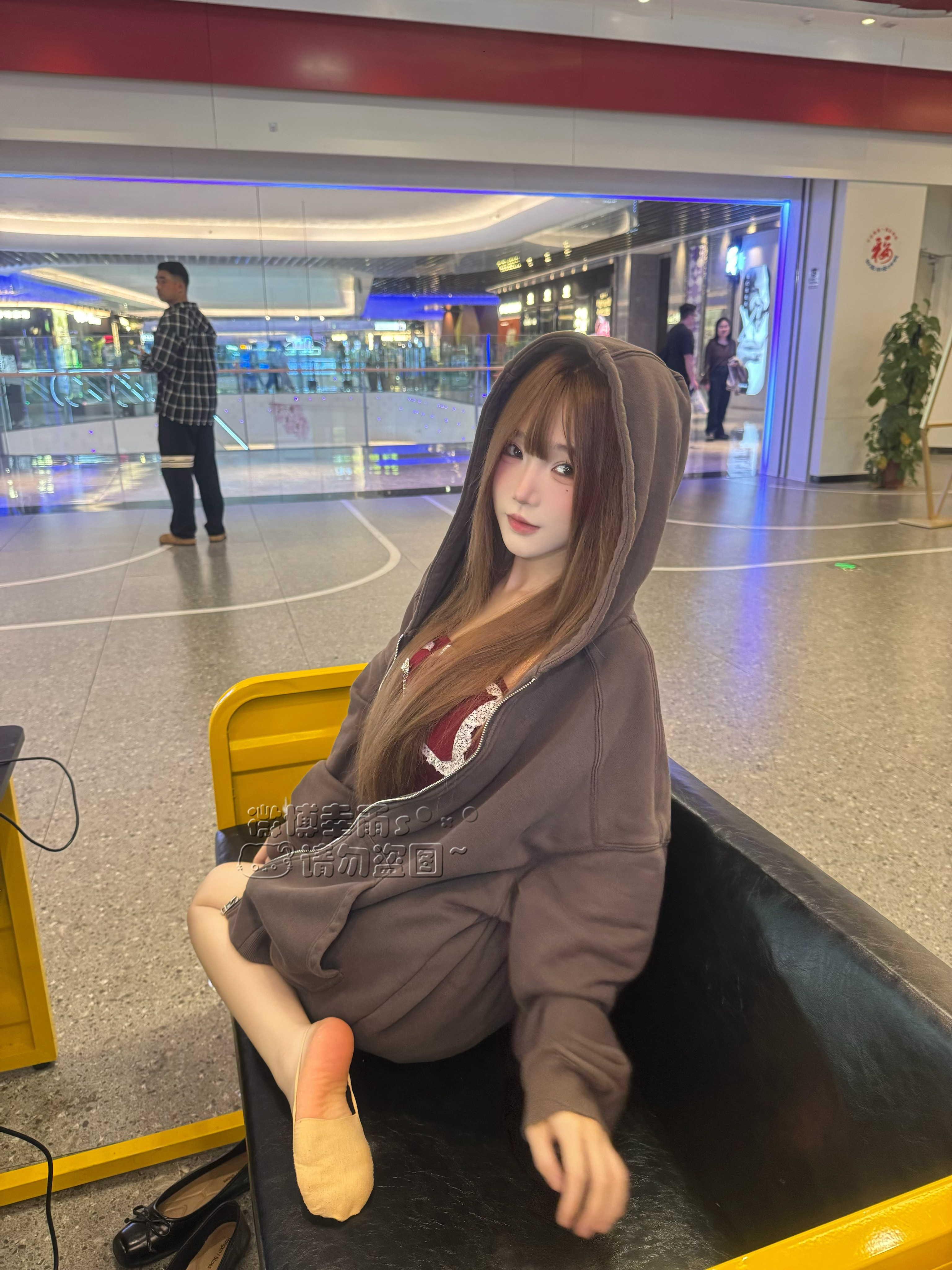 这个世界有病吧所有会导致脊椎侧弯的姿势都好舒服 