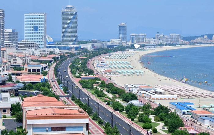 人民的名胜

朝鲜东海名胜——明沙十里建成了雄伟壮丽的现代化海岸旅游城市——元山