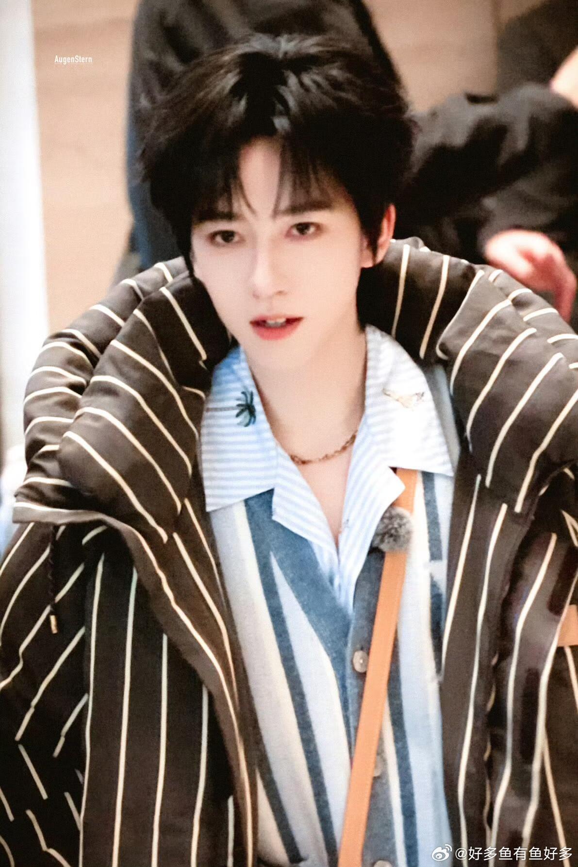 桃花坞6阵容桃花坞第六季首期嘉宾已抵达重庆，新老面孔齐聚山城，阵容新鲜又亮眼，氛