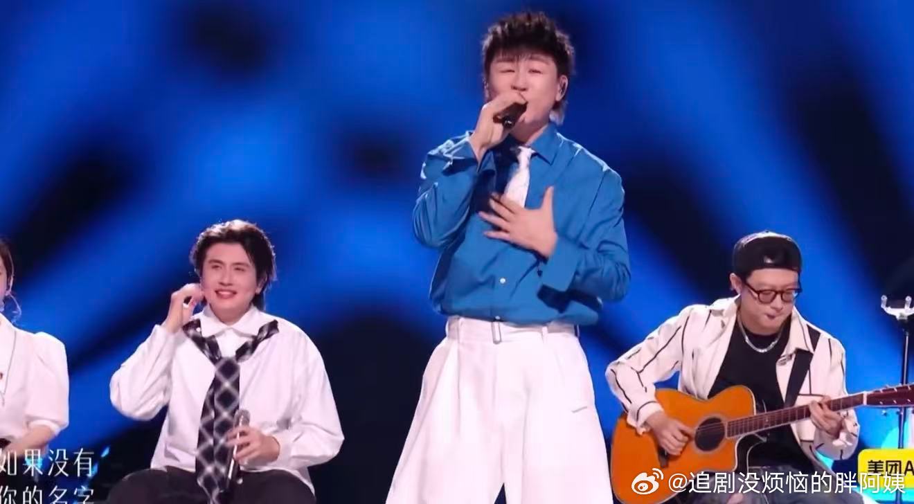 胡彦斌旁边的和声好像王濛胡彦斌旁边的和声好像王濛啊怎么回事！以为王濛来帮唱胡彦斌