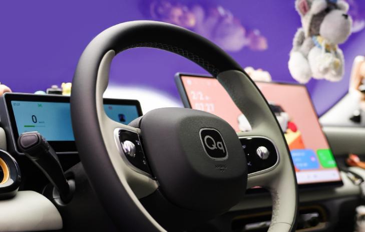 想到了很早之前的QQ，可爱又mini的风格可以说承载了一代人的记忆。新款的QQ虽