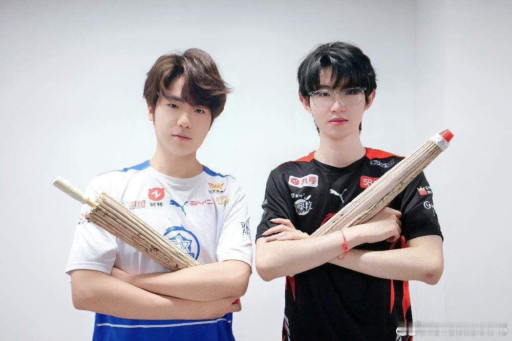 去年今天花海告别赛场一诺花海告别赛场是同一天 一诺花海同样登上过巅峰，同样告别赛