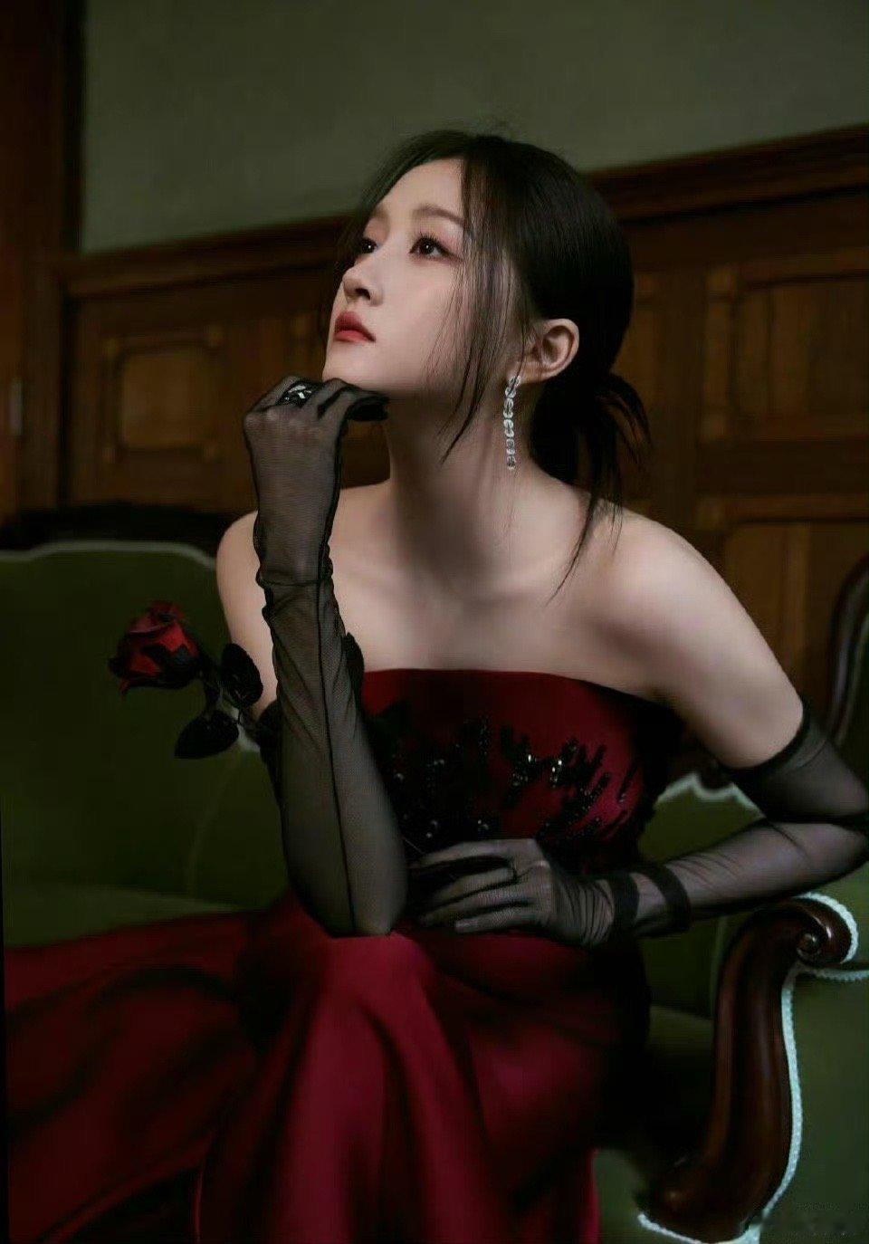 关晓彤别浪费那么好的身材了关晓彤别浪费那么好的身材了 ​​​