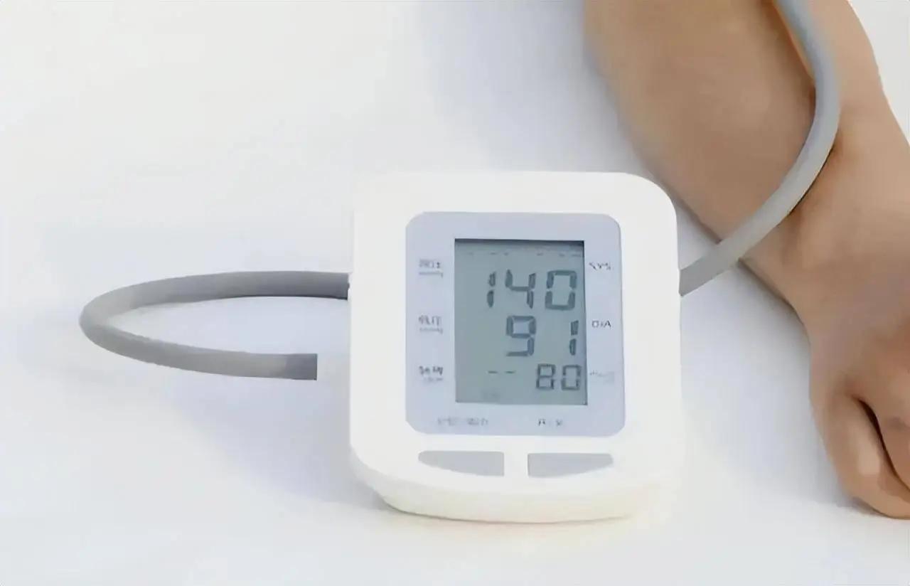 天气转暖，给高血压老人提个醒：不想患上脑出血，3件事要注意！

