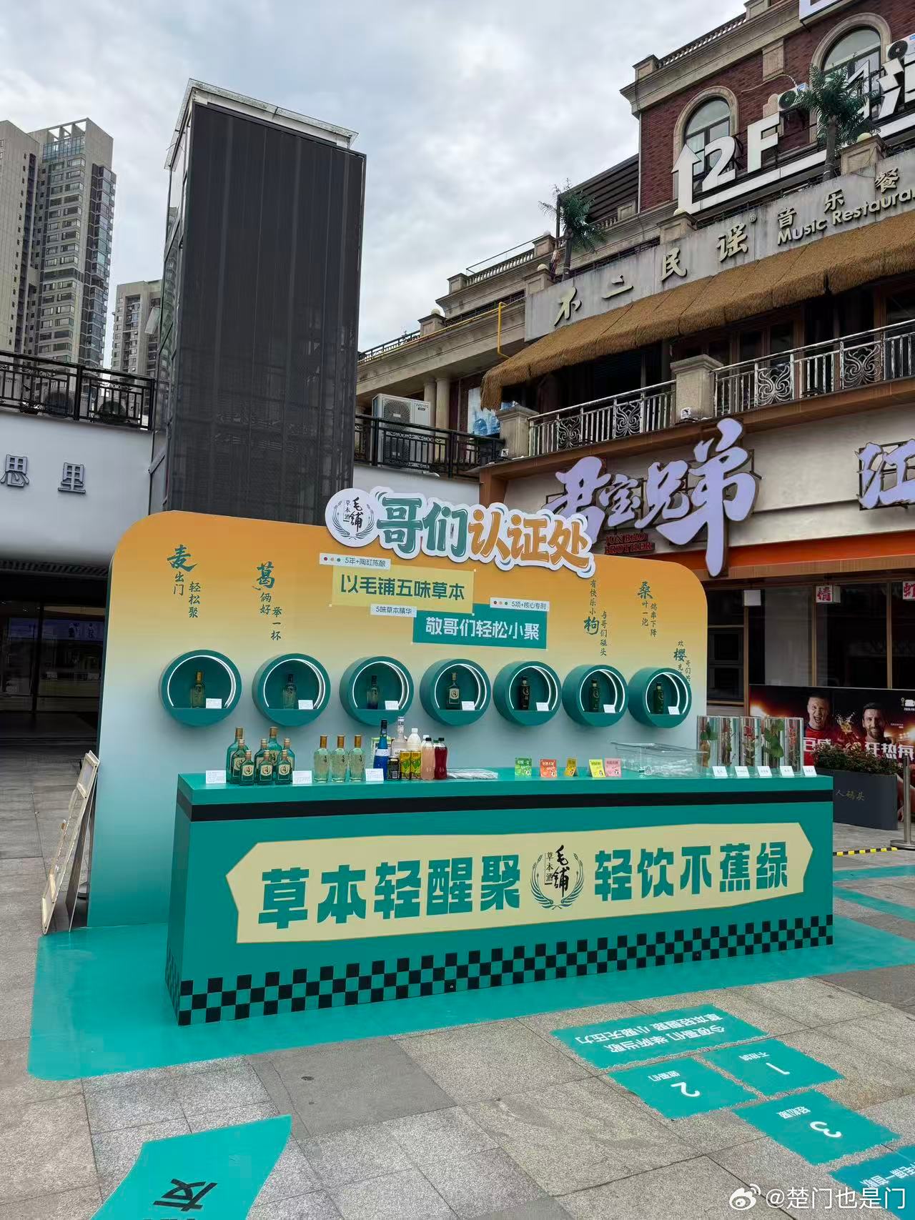 长沙渔人码头闪现鸽友会 有些朋友，在聊天记录里躺了很久，从“在吗”变成“在忙”，