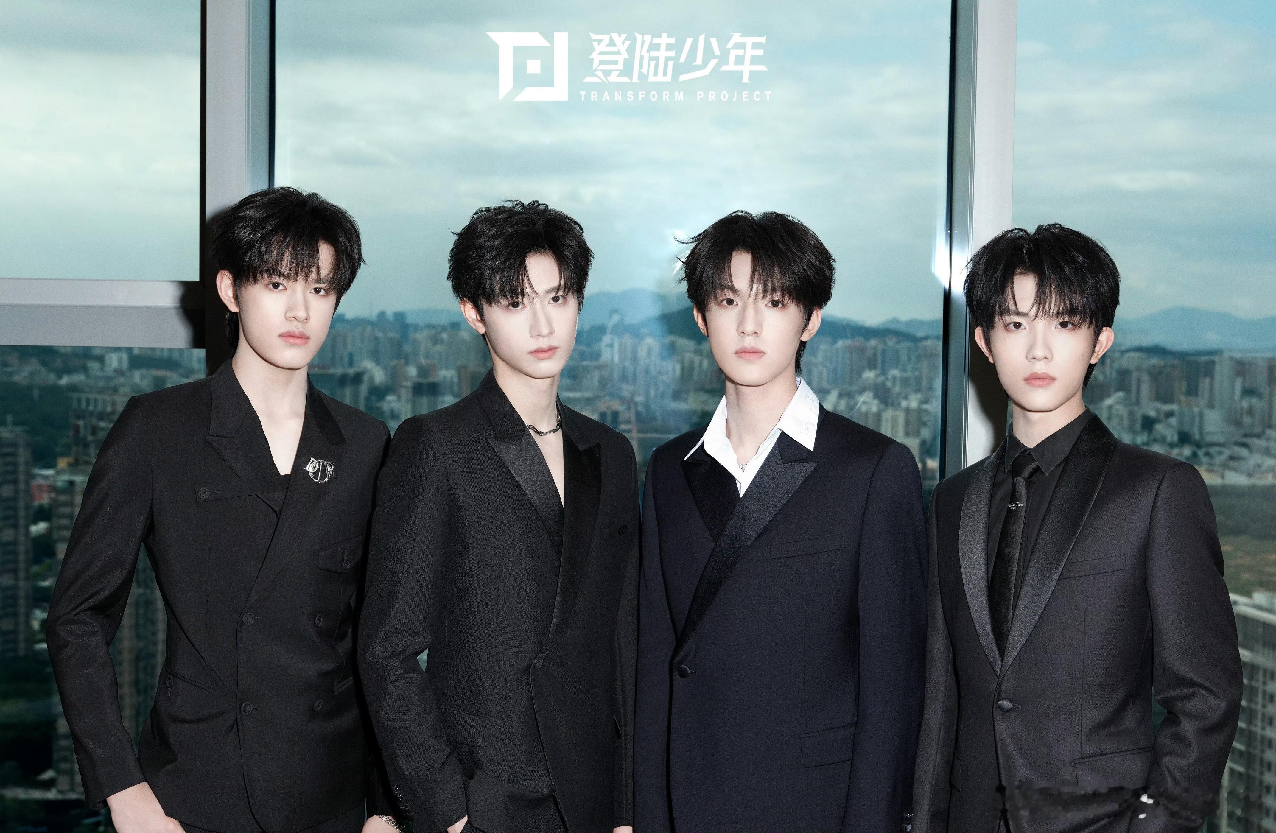 登陆少年全员黑西装霸总感 登陆少年金鸡奖颁奖典礼造型🈶!我嘞个少年初长成，黑西