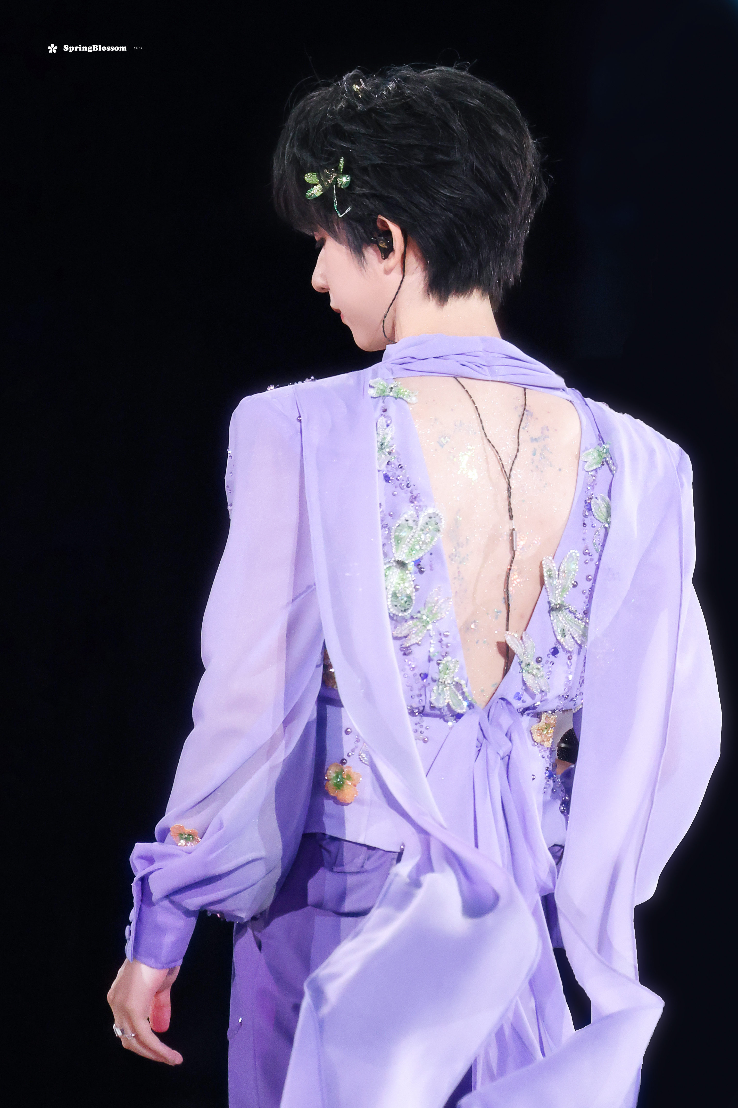 贺峻霖贺峻霖HUAWEI nova代言人💚 贺峻霖五十公里桃花坞6“为什么乌鸦