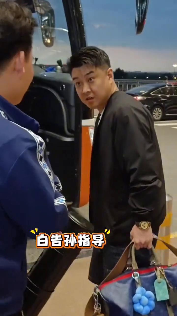头哥也出发美国大满贯了，国乒也开始值机了。
白告孙指导，牛牛大迪五竹叔七号都在。
