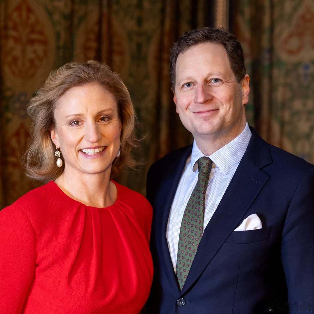 德国王室 12月21日，普鲁士亲王乔治.弗雷德里希和王妃索菲祝福大家圣诞节快乐。