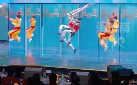绝了绝了！[赞]2月16日，央视马年春晚机器人练武的节目《武BOT》，宇树科技的