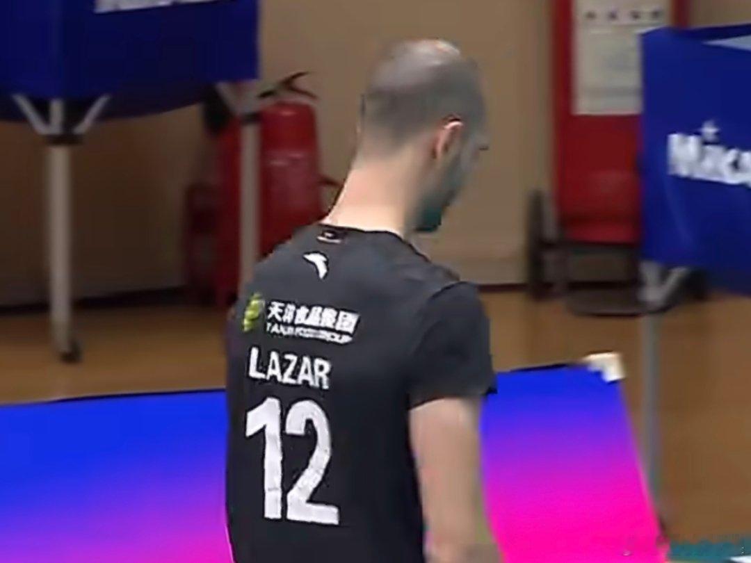Lazar赔晕了在场上简直没用 