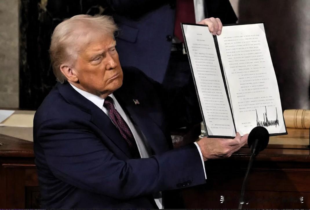 【美国闹钟装上新电池续摆】
    11月11日、12日，美国参众两院先后就结束