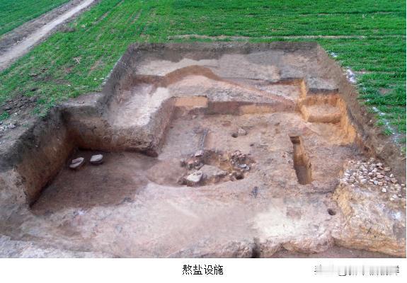 朝鲜新发掘青铜器时代和新石器时代制盐遗迹
图为日前在朝鲜南浦市新发掘的5000年