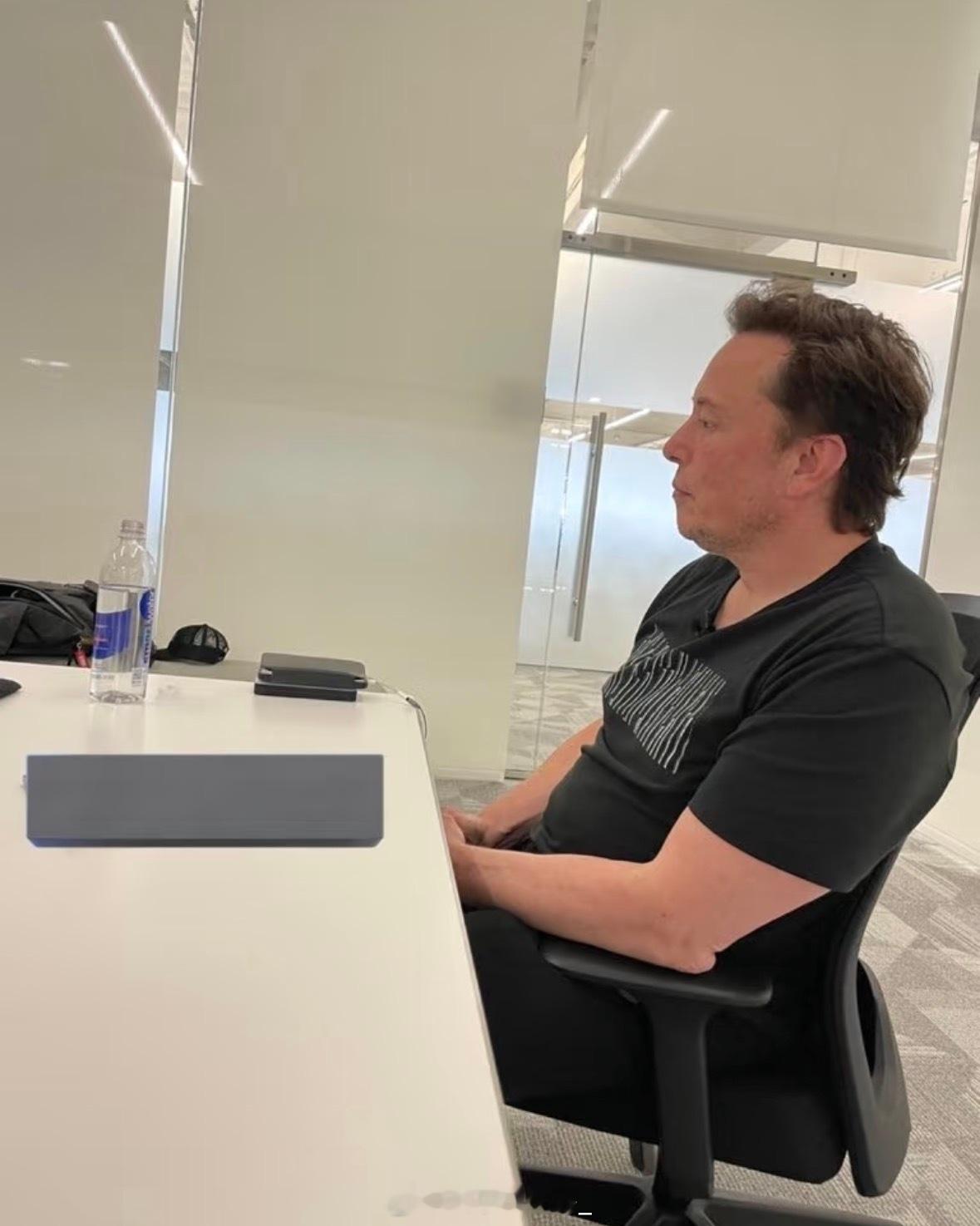 如果你坐在埃隆马斯克旁边，你会问什么？ 