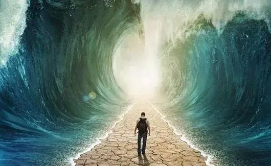 鲁迅说：“凡事都不要怕，当你不害怕任何人、任何事的时候，谁也奈何不了你。”真正的